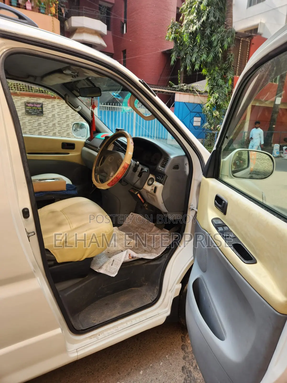 Toyota Hiace Touring 2001