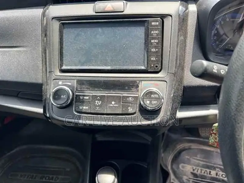 Toyota Axio HYBRID EX 2020