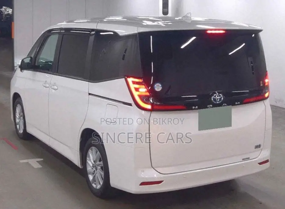 Toyota Noah G HYB 2 PWR DOOR 2022