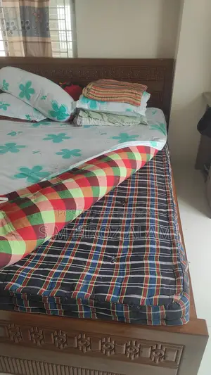 5/7 feet mattress and quilt for sale