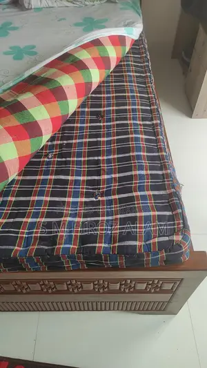 5/7 feet mattress and quilt for sale