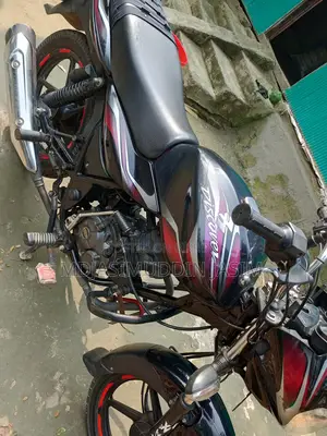 Bajaj Discover 100 . 2017