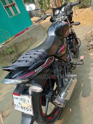 Bajaj Discover 100 . 2017