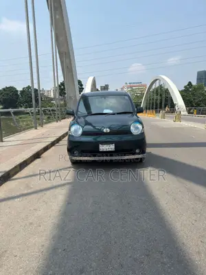 Toyota Sienta 2004