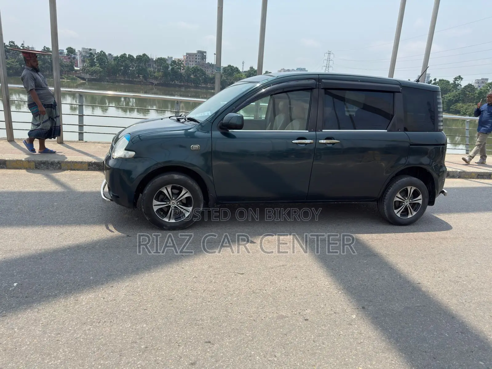 Toyota Sienta 2004