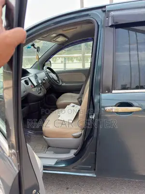 Toyota Sienta 2004