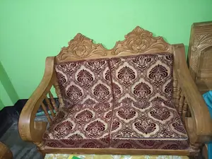 Five-seater full sofa set.