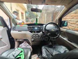 Toyota Noah 2002