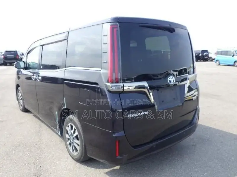 Toyota Esquire Hybrid Gi Premium 2020