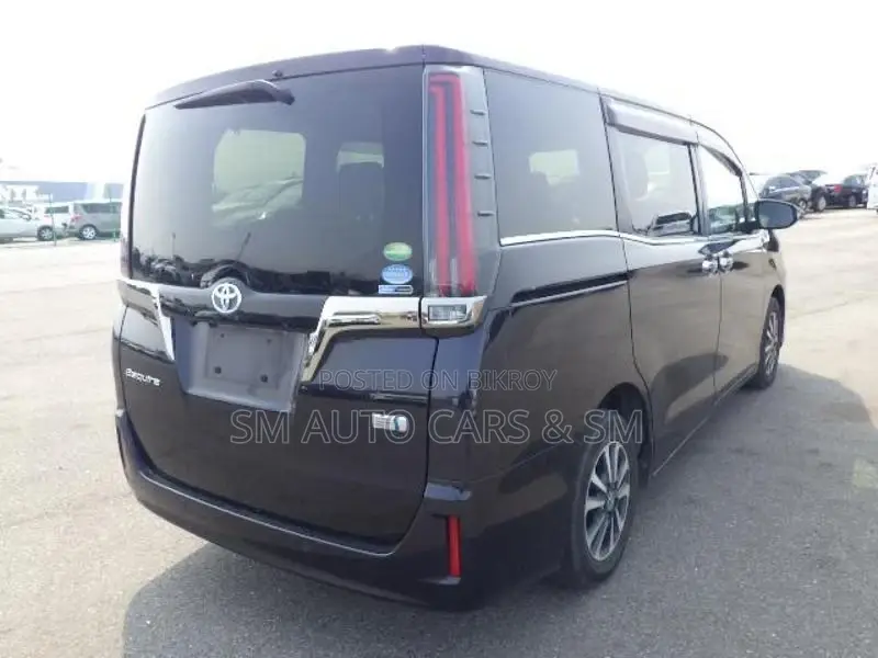 Toyota Esquire Hybrid Gi Premium 2020