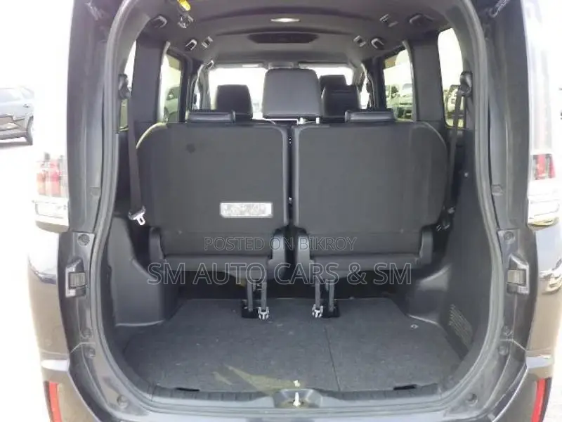 Toyota Esquire Hybrid Gi Premium 2020