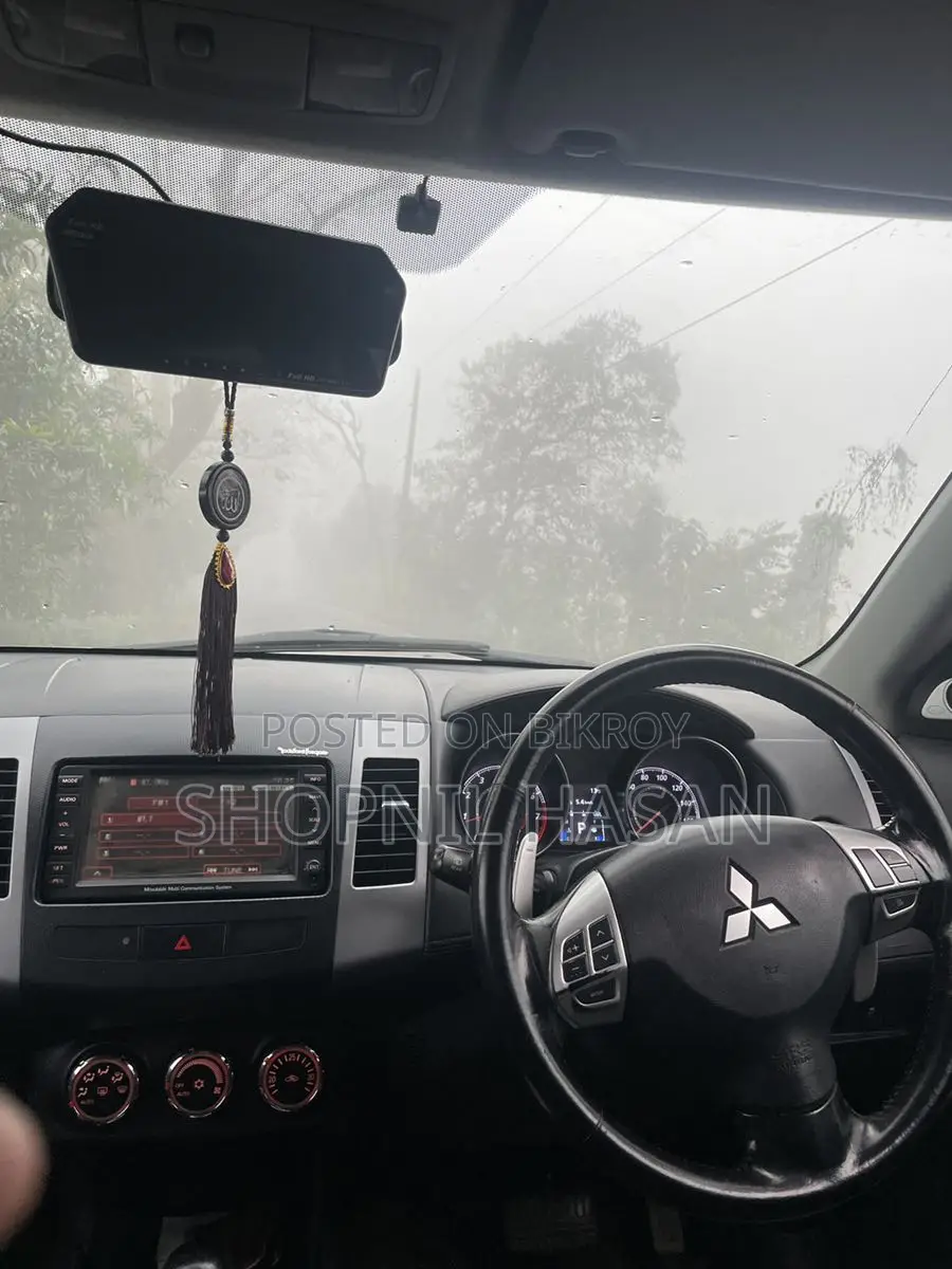Mitsubishi Outlander 2012