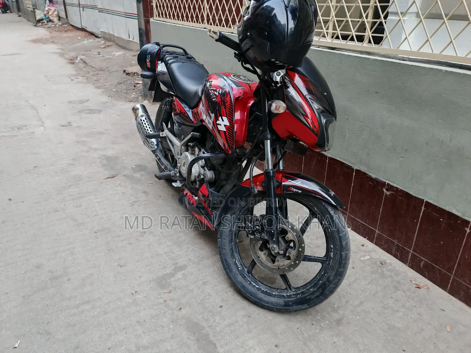 Bajaj Pulsar 150 . 2012