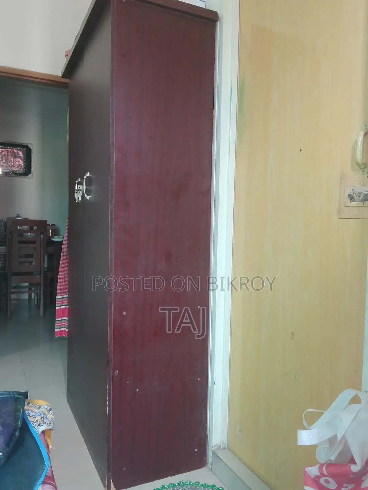 বোর্ডের তৈরি আলমারী তিন ফুট X ছয় ফ্রেশ কন্ডিশনে বিক্রয় করা হবে