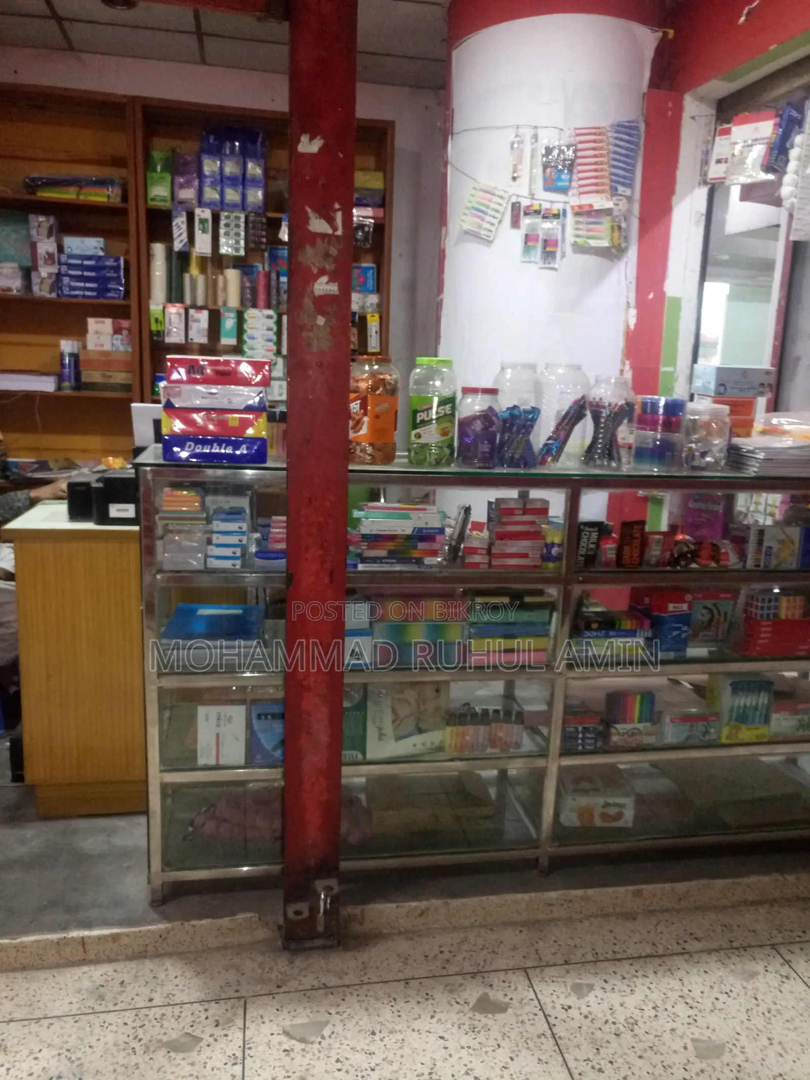 Desk for rent in shop for mobile servicing