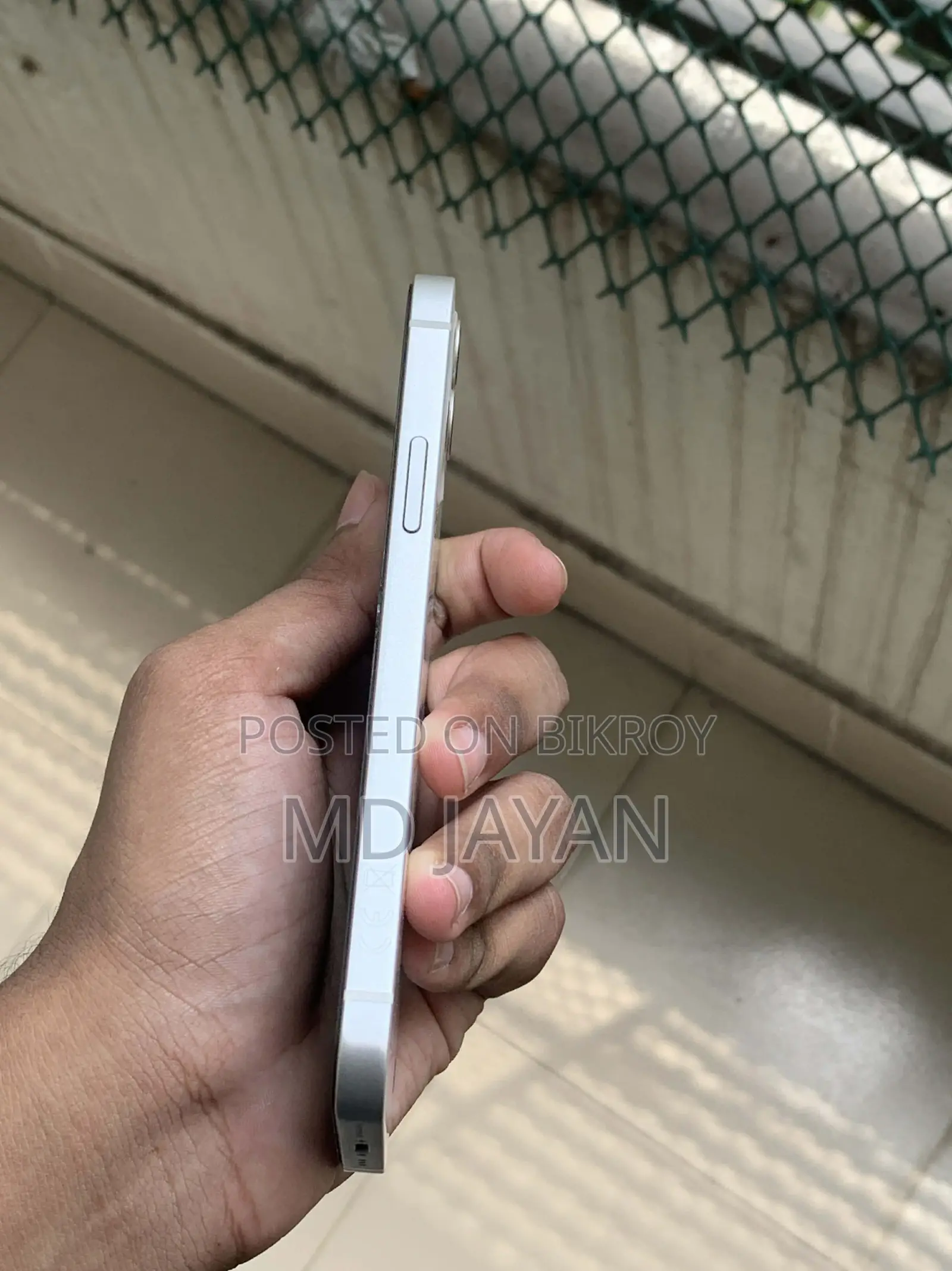 Apple iPhone 12 (Used)