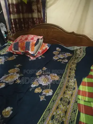 পুরাতন খাট বিক্রি হবে সাথে তোষক আছে