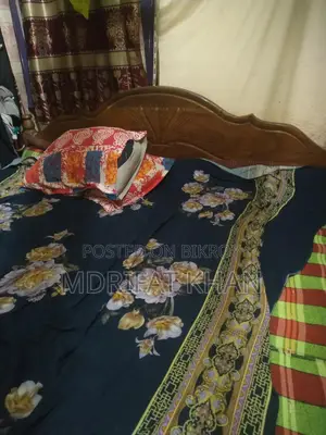 পুরাতন খাট বিক্রি হবে সাথে তোষক আছে