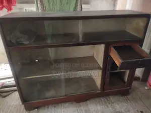 শোকেজ টি বিক্রি হবে।