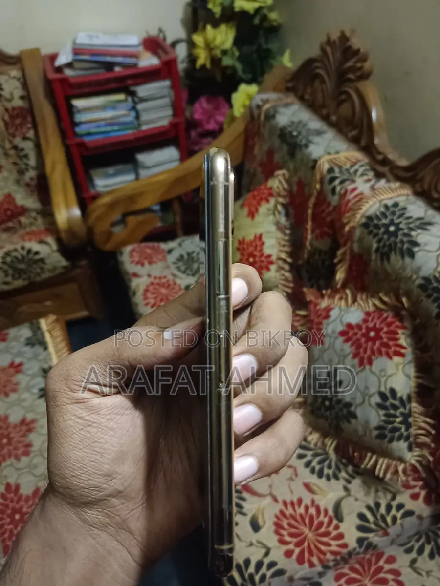 Apple iPhone XS (Used)