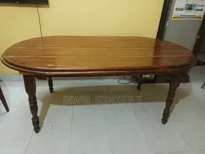 সুলভে একটি ডাইনিং টেবিল বিক্রয় হবে।