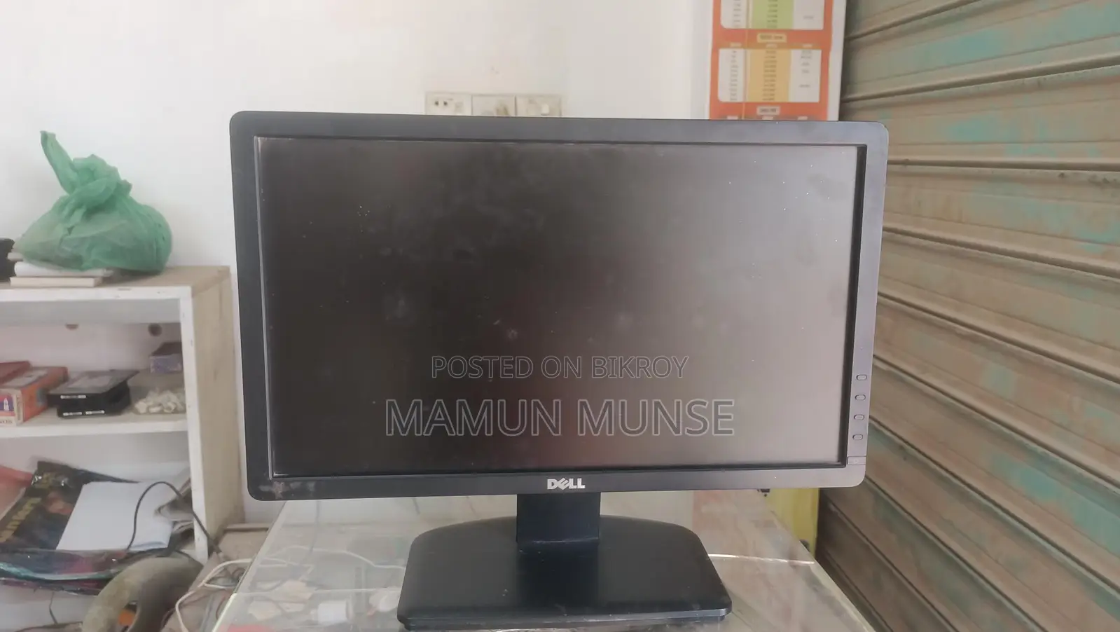 Used 21-inch monitor in pristine condition
