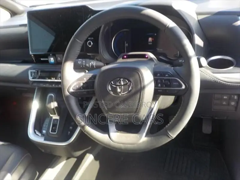 Toyota Noah SZ HYB 4.5POINT 2024