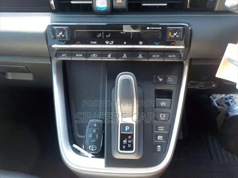 Toyota Noah SZ HYB 4.5POINT 2024