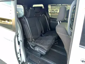 Toyota Esquire XI HYB 2 PWR DOOR 2020