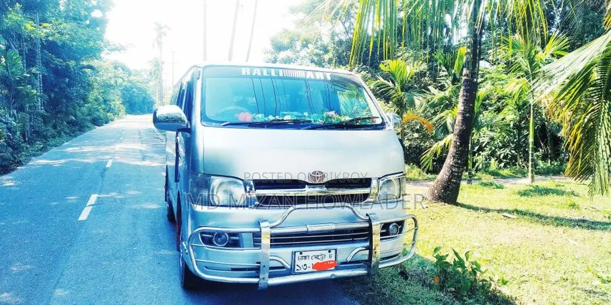 Toyota Hiace model 2005