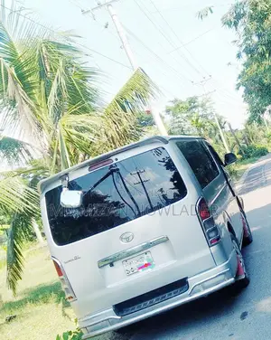 Toyota Hiace model 2005