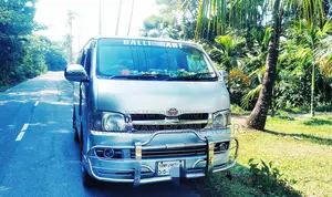 Toyota Hiace model 2005