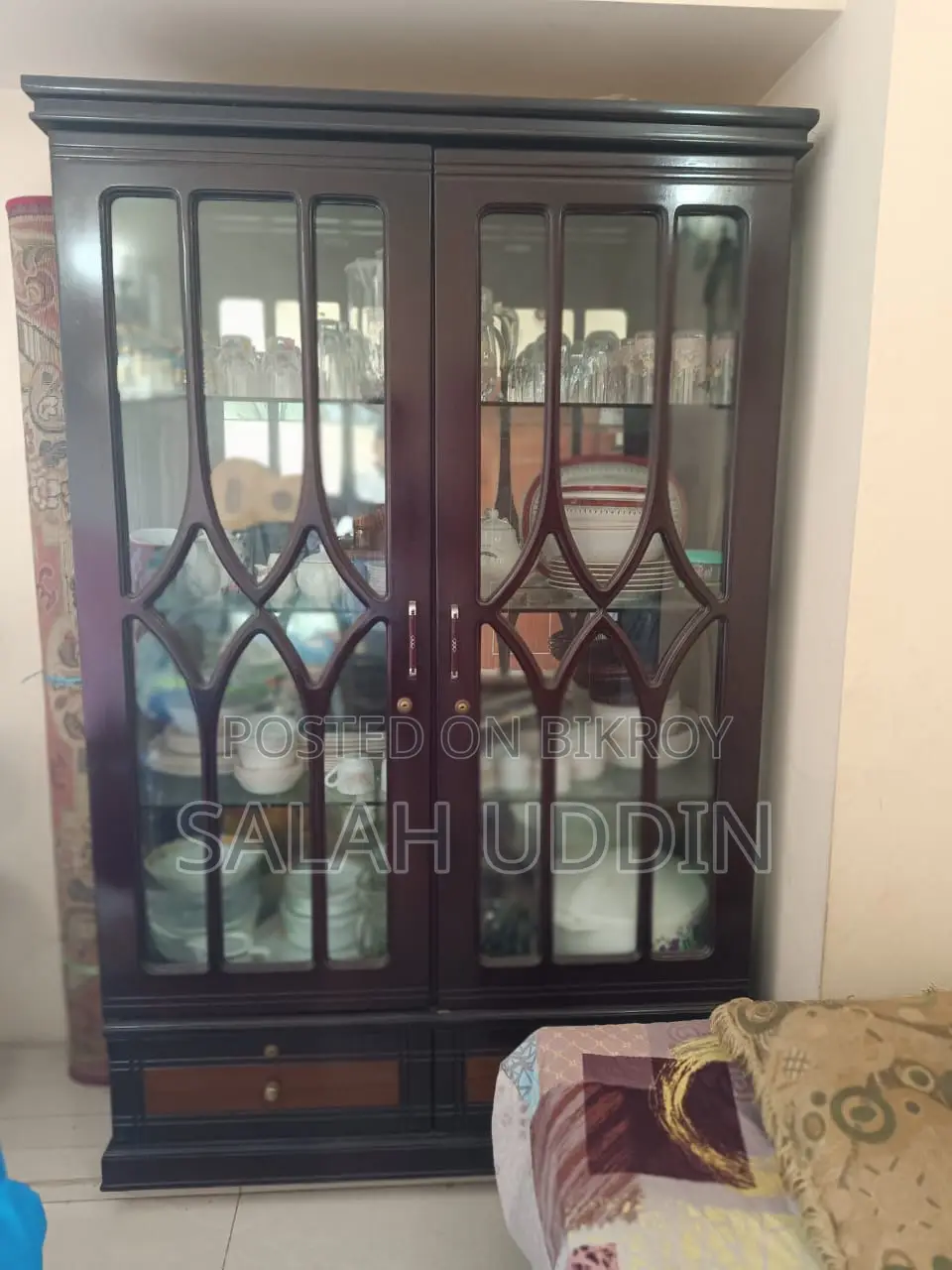 ফ্রন্ট গ্লাস শোকেস