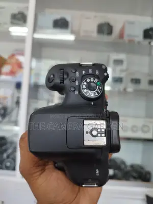 ক্যানন ৭৫০ডি বডি বক্সসহ নতুন কন্ডিশন