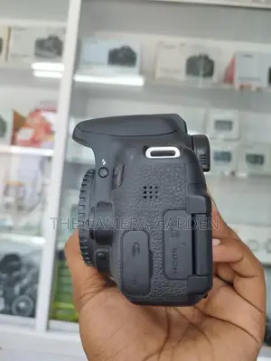 Canon 750D body box new condition