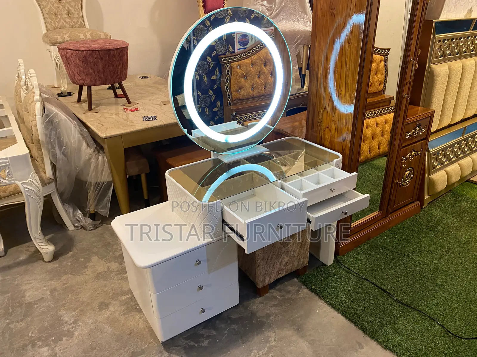 Home decor round mirror dressing table design