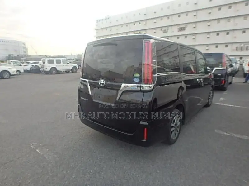 Toyota Esquire XI Plg 2019