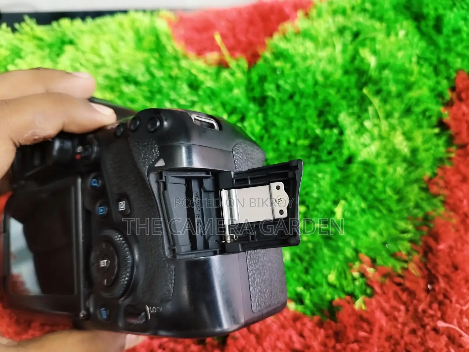 Canon 6D Mark II body full box