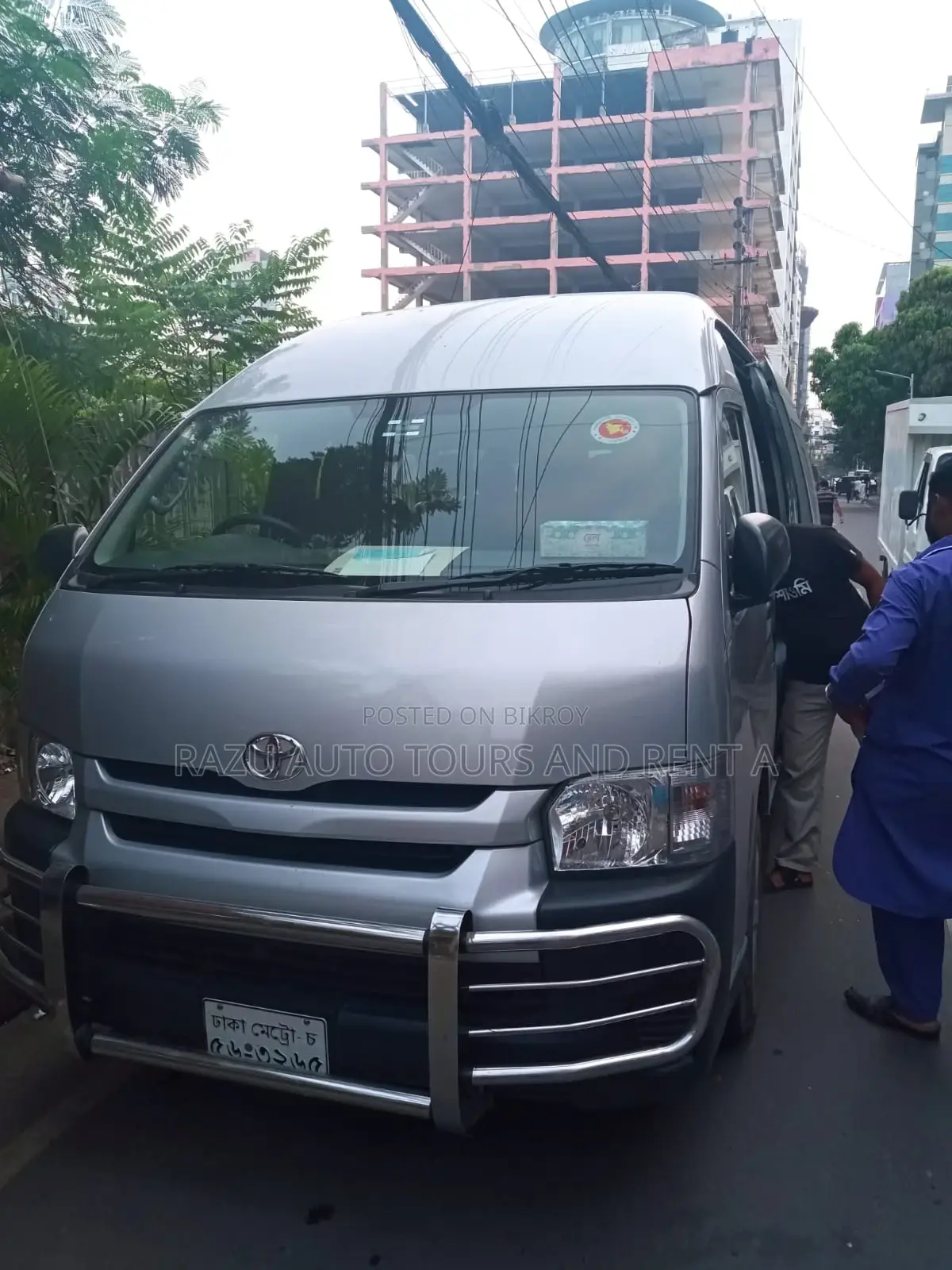Grand Cabin Hiace For Rent