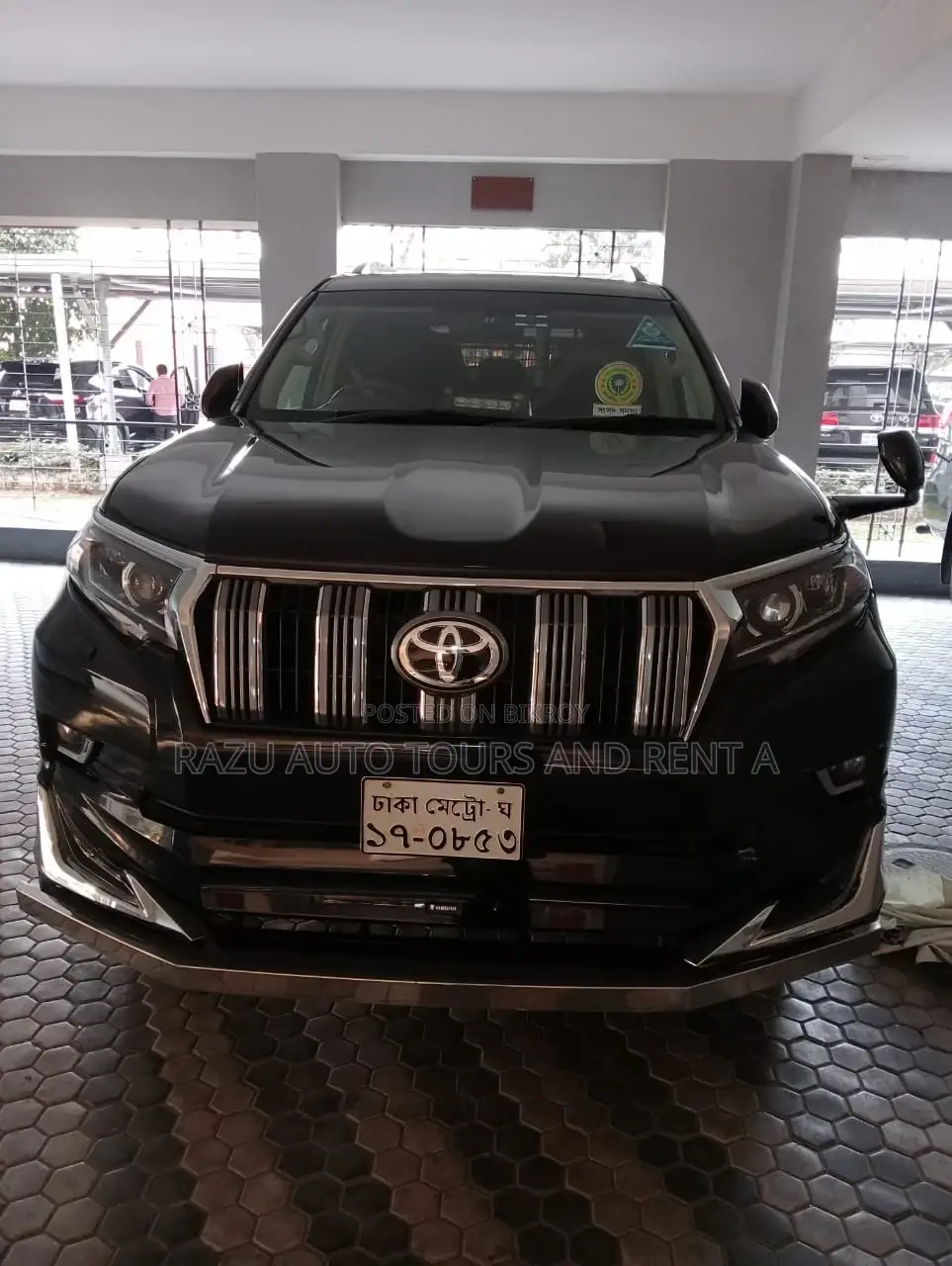 ভাড়ার জন্য ল্যান্ড ক্রুজার প্রাডো
