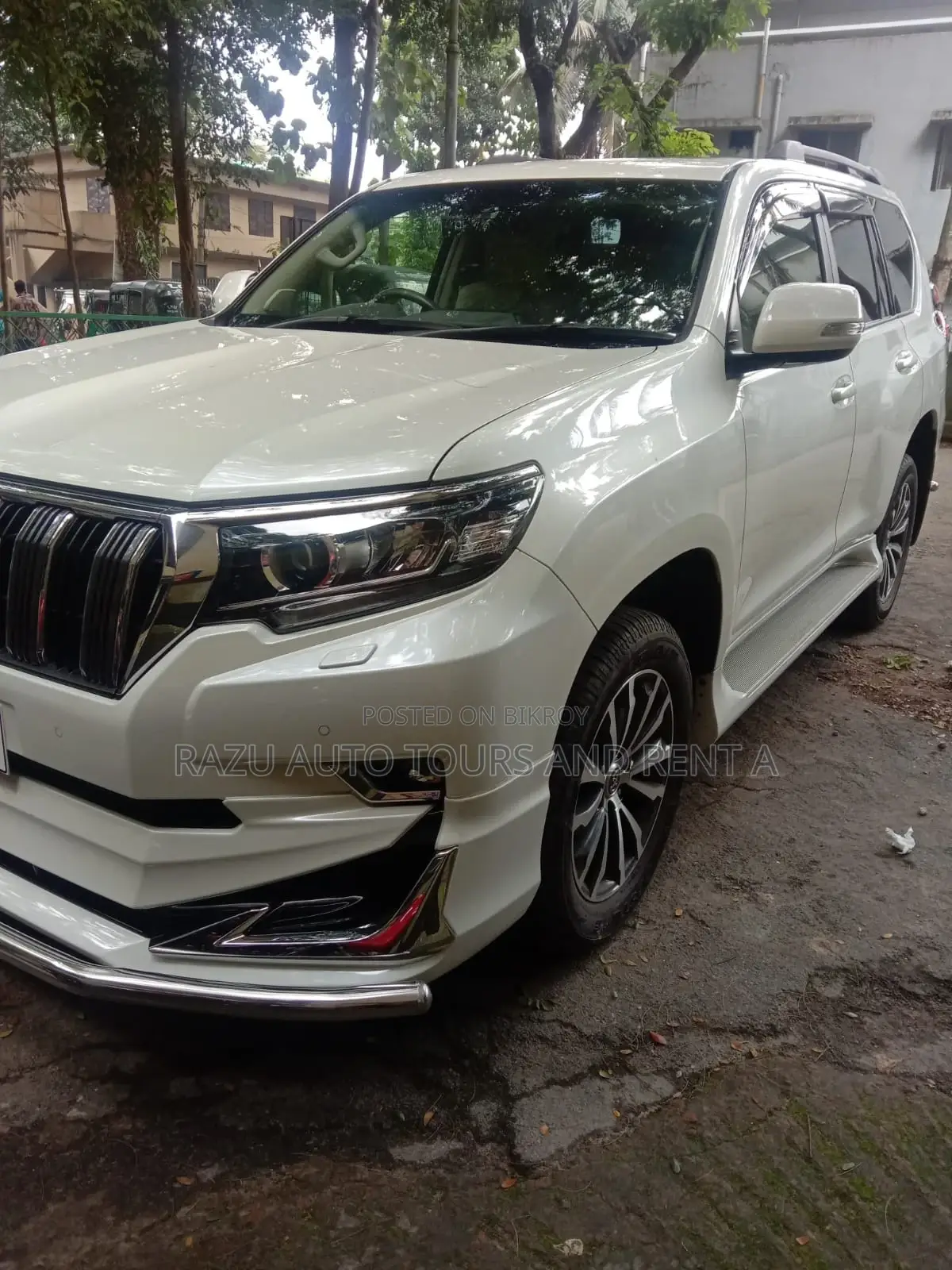 ভাড়ার জন্য ল্যান্ড ক্রুজার প্রাডো
