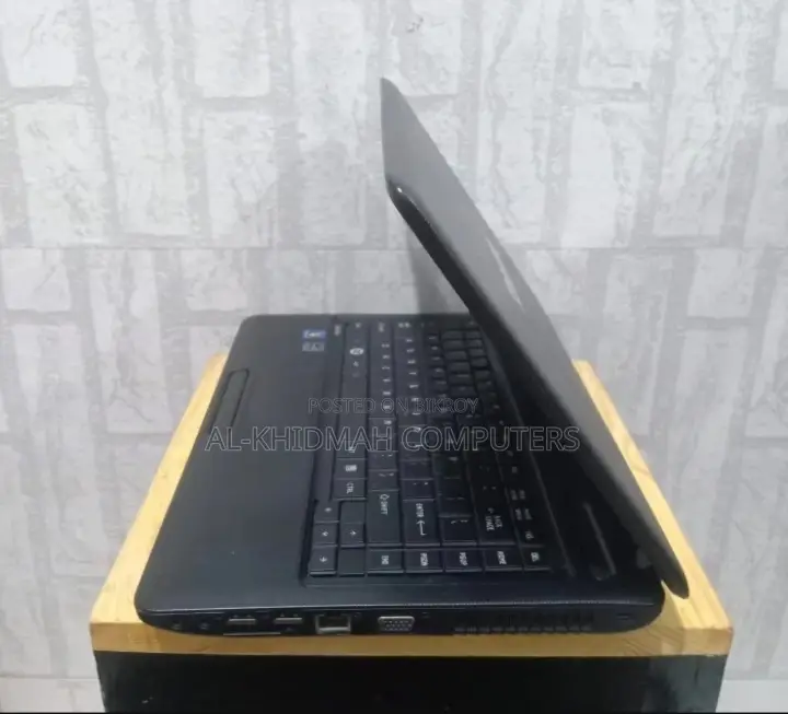 Toshiba Laptop, 320GB Hard Disk, 4GB RAM