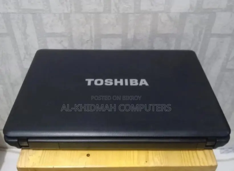 Toshiba Laptop, 320GB Hard Disk, 4GB RAM