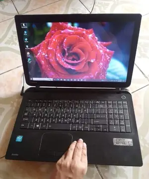 Toshiba Laptop, 2GB RAM, 320GB Hard Disk