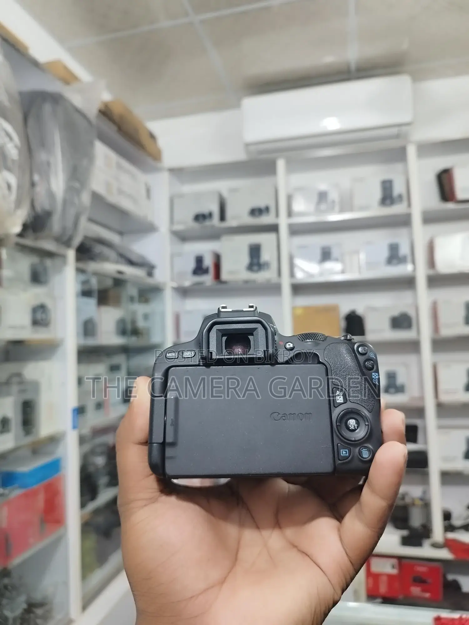 Canon 200d with 18 55mm lens