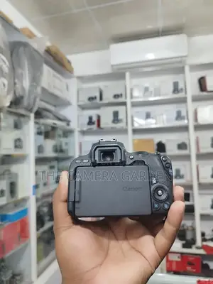 Canon 200d with 18 55mm lens