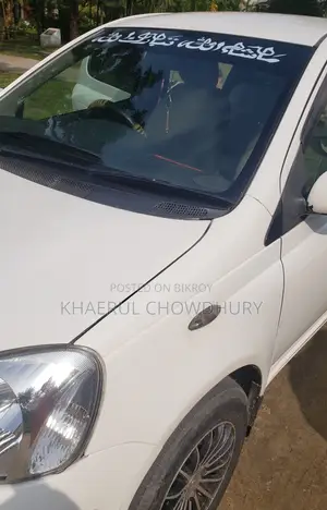 Toyota Vitz . 2004