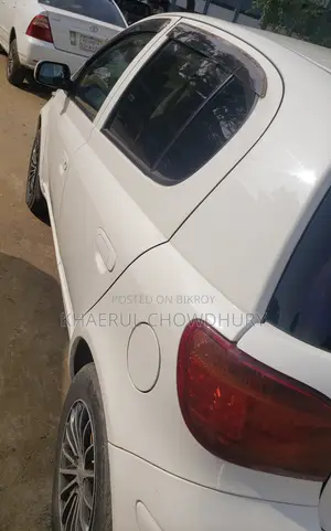 Toyota Vitz . 2004