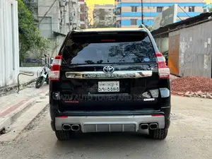ভাড়ার জন্য প্রাডো