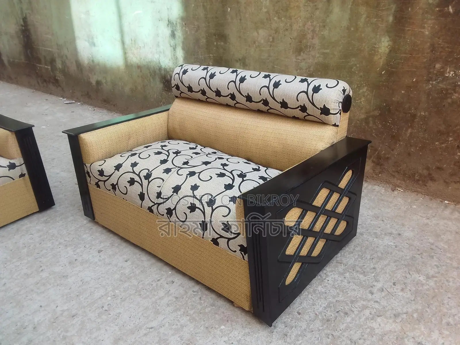 Rahma furniture Exclusive jali design Sufaset With Center Tea table